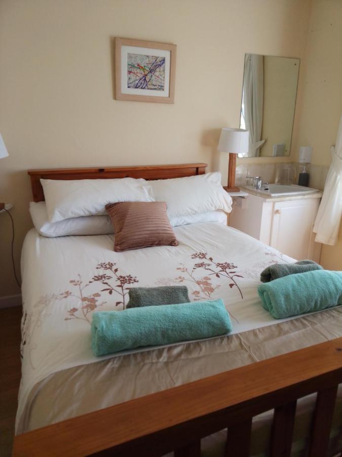 Room In Bungalow - Very Nice View With This Room Sneem Bagian luar foto